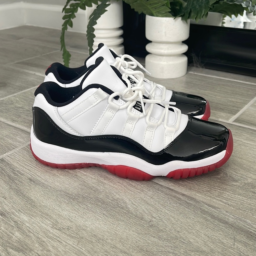 Jordan 11 Low - 6 youth = 7.5 women!!!!